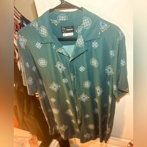 Men’s Button up size medium